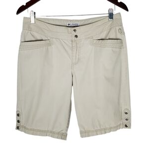 Columbia 8 Khaki Shorts